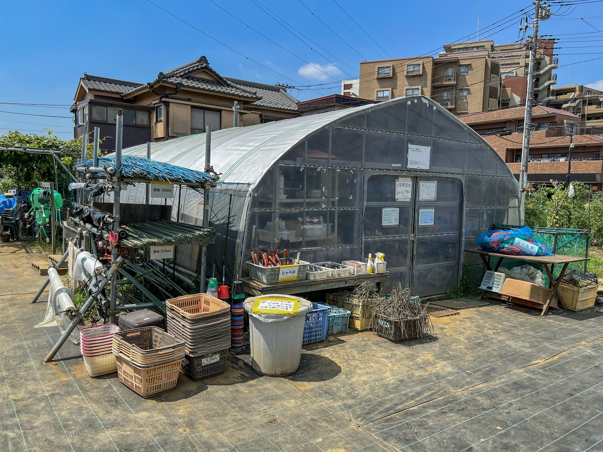 必要な園芸資材や栽培資料も揃っています