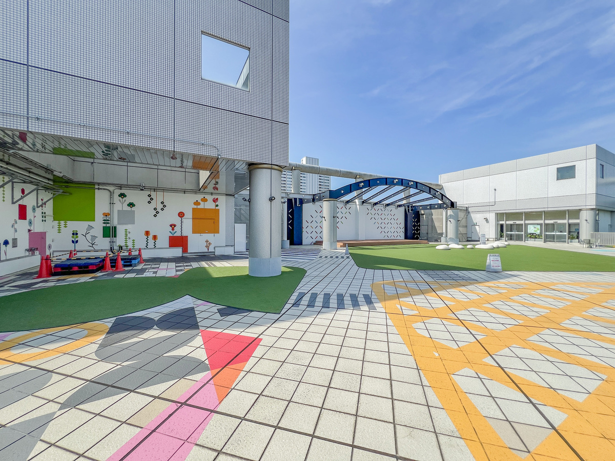 広々とした屋上にあります